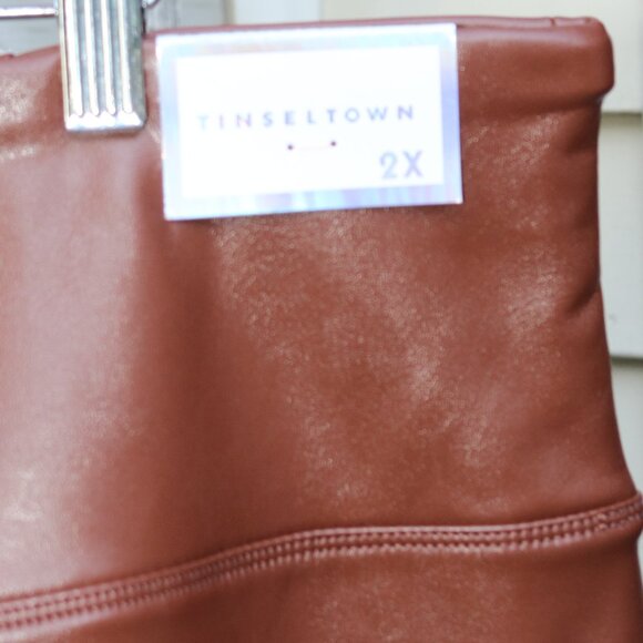 New Tinseltown Plus Size Camel Brown Vegan Faux Leather Pull On Ankle Pants 2X - Picture 4 of 7